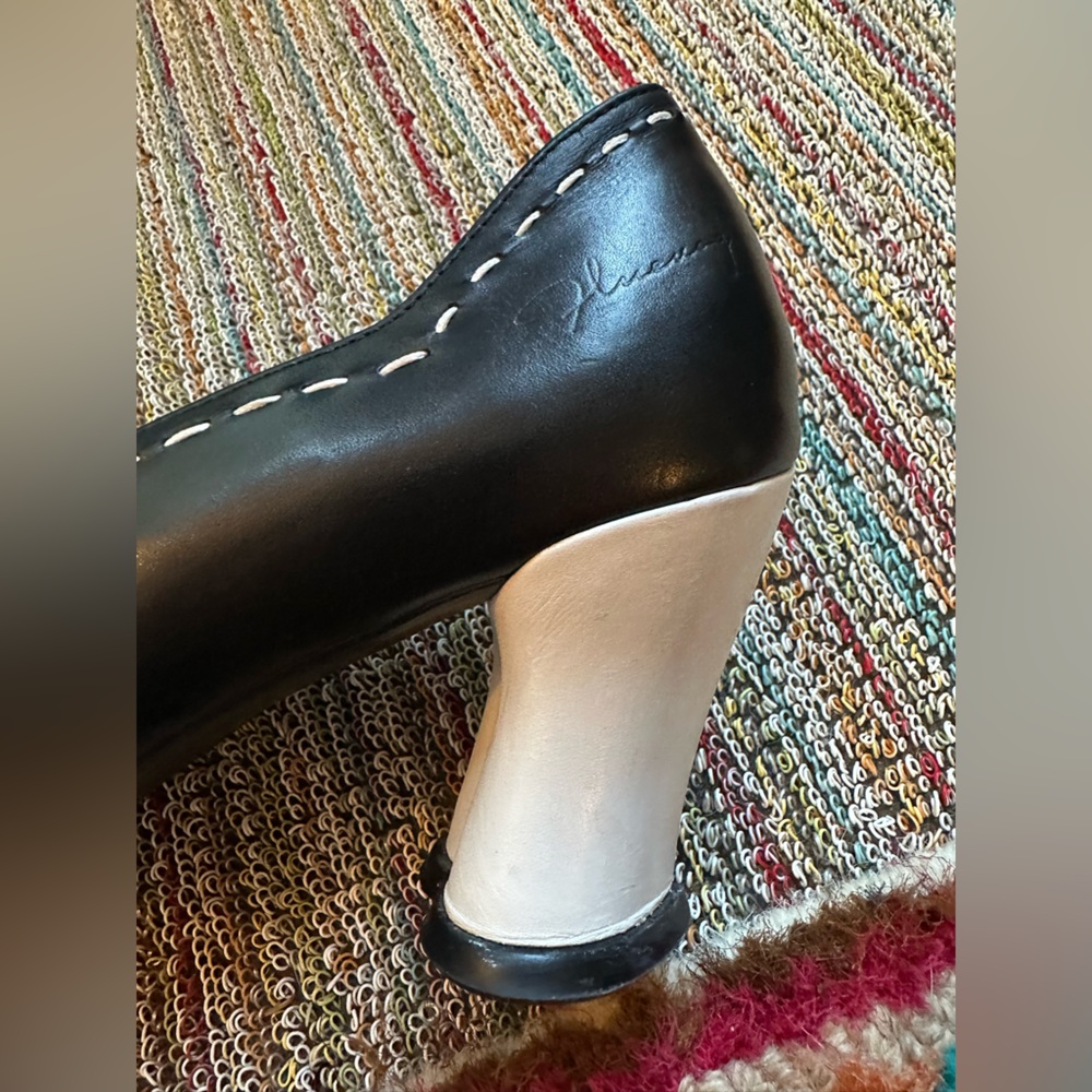SOLD!! Fluevog VINTAGE EXCELLENT Choice Hi Vanny black/white heart heels❤️ 7 - Picture 10 of 16